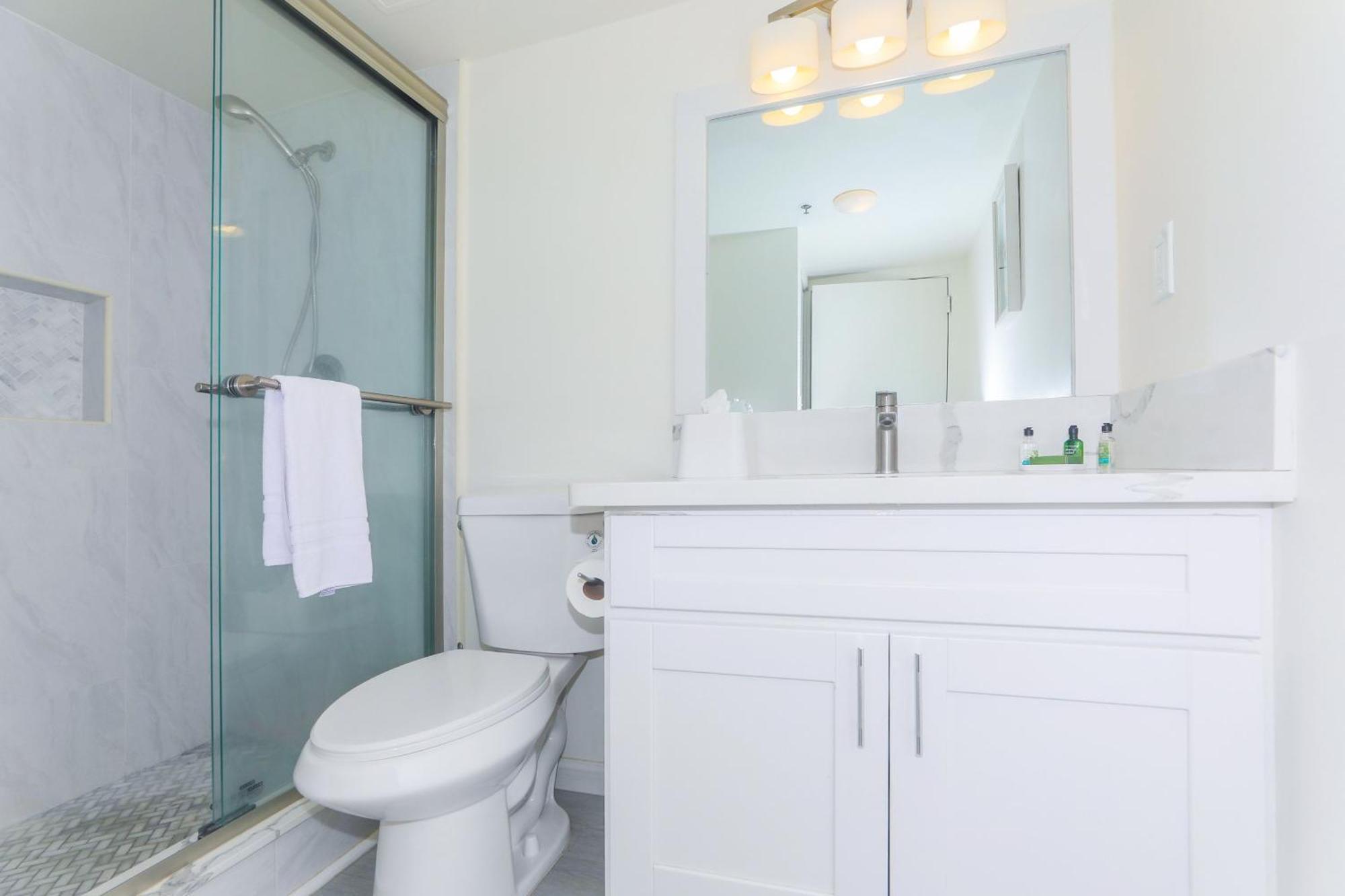 Ilikai Tower One Bedroom Lagoon View Waikiki Condos With Lanai & Free Wifi Honolulu Phòng bức ảnh